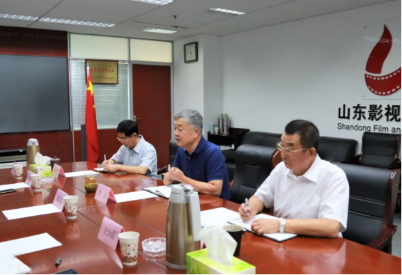 省委宣傳部副部長魏長民帶領(lǐng)部政策法規(guī)研究室同志來山影集團(tuán)調(diào)研指導(dǎo) 省委宣傳部副部長魏長民帶領(lǐng)部政策法規(guī)研究室同志來山影集團(tuán)調(diào)研指導(dǎo)